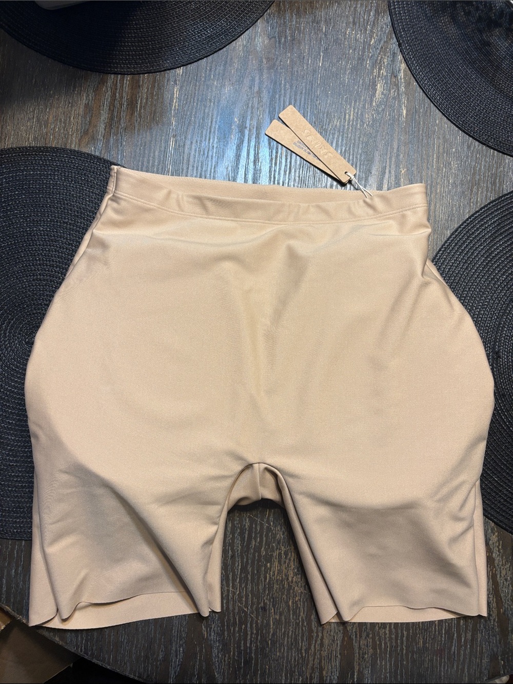SKIMS Body butt enhance Shorts clay medium NWT